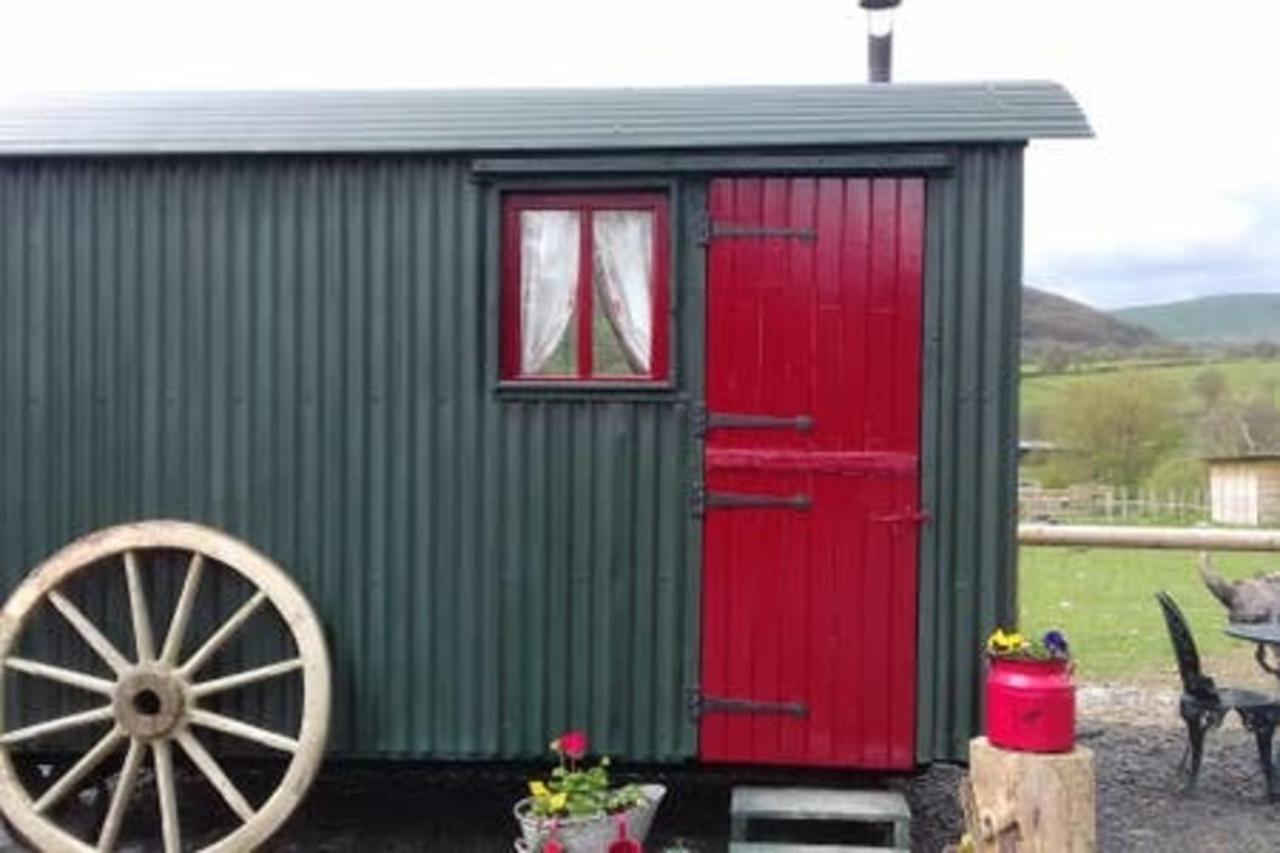 Ruby Shepherds Hut Sleeps 4 Rhayader Buitenkant foto