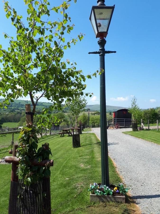 Ruby Shepherds Hut Sleeps 4 Rhayader Buitenkant foto